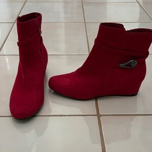 Impo Red Faux Suede Garwyn Ankle Booties with Side Accent. 7.5 NWOT